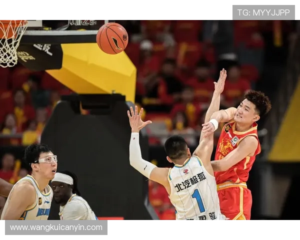 2015年CBA季后赛北京队与上海队激战回顾与精彩瞬间分析