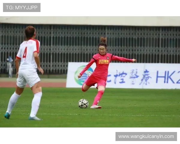 大连权健女足迎战上海球队全力争胜展现女足风采 大连权健女足迎战上海球队全力争胜展现女足风采