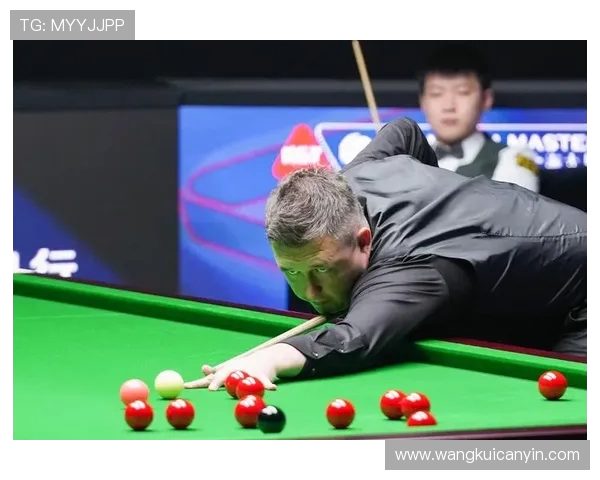 上海足球队在大师赛积分榜上以90分稳居第一名展现强大实力 上海足球队在大师赛积分榜上以90分稳居第一名展现强大实力